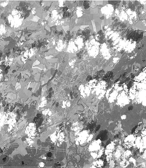 Владимир и окрестности со спутника 19.08.73 %Sat image of Vladimir and vicinity
Владимир и окрестности со спутника. Американский спутниковый снимок, сделанный 19 августа 1973 года.
Ключевые слова: Владимир,американские карты,города СССР со спутников