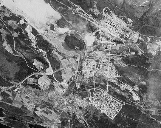 Спутниковый снимок Апатит и Кировска % Satellite image of Apatity and Kirovsk
Спутниковый снимок Апатит и Кировска с окрестностями. Снимок сделан с американского спутника 18 июня 1971 года
Ключевые слова: Апатиты,Кировск,американские карты,города СССР со спутников