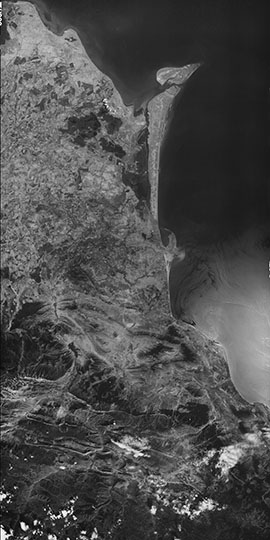 Махачкала и окрестности со спутника 03.07.75 %Sat image of Makhachkala and vicinity
Махачкала и окрестности со спутника. Американские спутниковые снимки, сделанные 3 июля 1975 года.
Ключевые слова: Махачкала,Каспийск,американские карты,города СССР со спутников