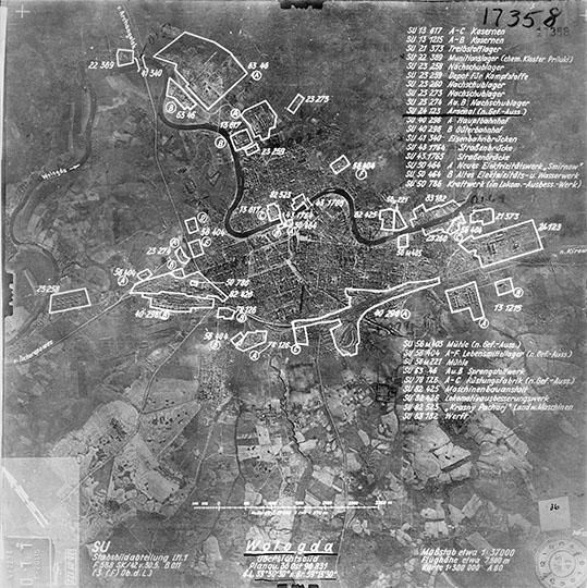 Немецкая аэрофотосъёмка Вологды %German aerial image of Vologda
Немецкая аэрофотосъёмка Вологды. Снимок сделан в 1942 году.
Ключевые слова: Вологда,немецкая аэрофотосъемка