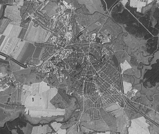 Спутниковый снимок Нерехты 02.09.76 % Satellite image of Nerekhta
Спутниковый снимок Нерехты с окрестностями. Снимок сделан с американского спутника 2 сентября 1976 года
Ключевые слова: Нерехта,американские карты,города СССР со спутников