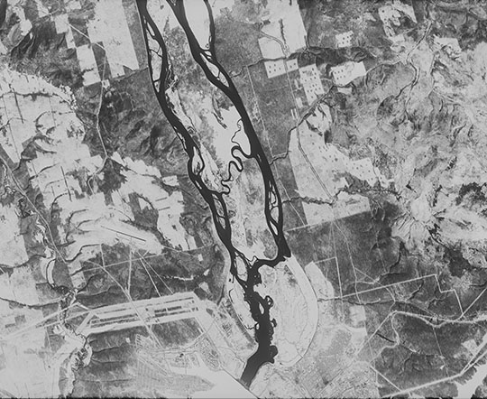 Спутниковый снимок Братской ГЭС 28.02.72 %Satellite image of Bratsk power station
Спутниковый снимок Братской ГЭС и окрестностей. Снимок сделан 28 февраля 1972 года.
Ключевые слова: Братск,Ангара,города СССР со спутников