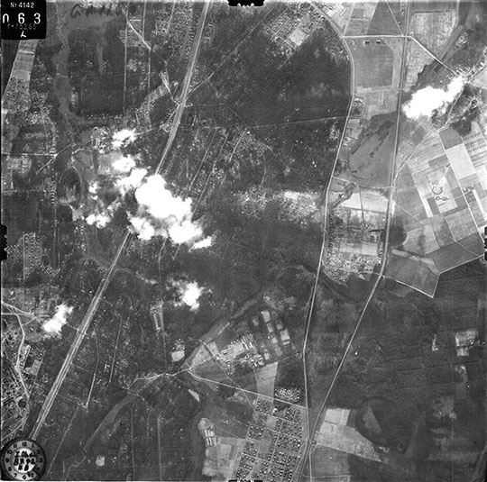 Фрагменты аэрофотосъемки Подмосковья % Parts of Moscow region German aero
Фрагменты немецкой аэрофотосъемки Подмосковья - Островцы, Мячково, Удельная, Лыткарино, Раменское
Ключевые слова: Лыткарино,Малаховка,Октябрьский,немецкие карты,немецкая аэрофотосъемка