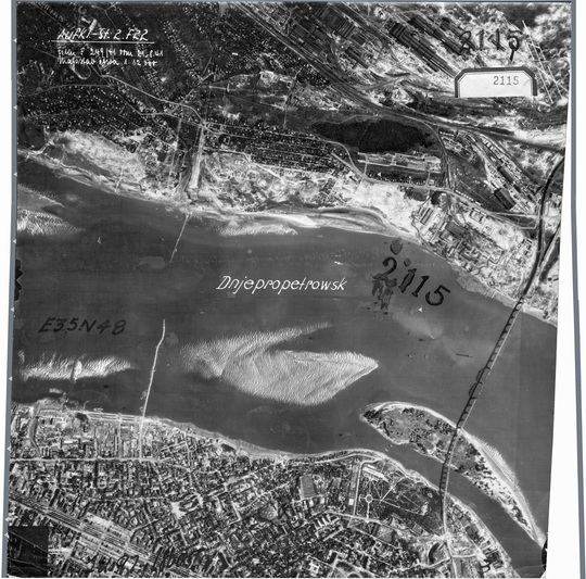 Немецкая аэрофотосъемка Днепропетровска  1:12K% German aerial of Dnepropetrovsk
Немецкая аэрофотосъемка Днепропетровска. 21.08 - 24.09 1941г. Масштаб - около 1:12,000.
Ключевые слова: Днепропетровск,немецкие карты