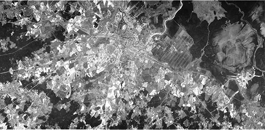 Спутниковый снимок Вологды и окрестностей 30.06.75 %Satellite image of Vologda
Спутниковый снимок Вологды и окрестностей. Снимок сделан 30 июня 1975 года.
Ключевые слова: Вологда,американские карты,города СССР со спутников