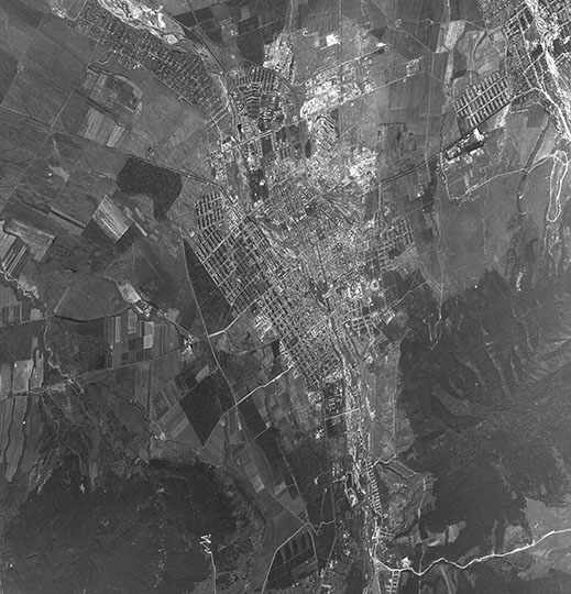 Спутниковый снимок Владикавказа %Satellite image of Vladikavkaz
Спутниковый снимок Владикавказа, Беслана и окрестностей. Снимок сделан 2 октября 1965  гoдa
Ключевые слова: Владикавказ,американские карты,города СССР со спутников