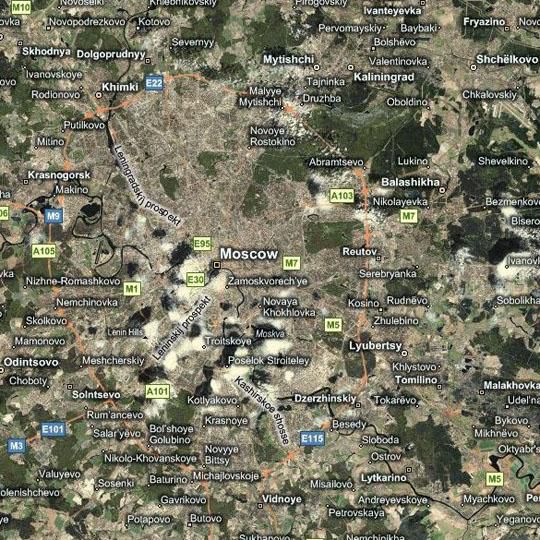 Microsoft/Bing гибридная%Microsoft/Bing hybrid
Наложение инфраструкурного слоя  Bing с обозначениями основных объектов Москвы на фотоснимки из космоса. Информация представлена на английском языке. Детализация объектов невысокая, отстутствуют номера домов, информация о городском транспорте и наименованя учреждений.
Ключевые слова: карты мира