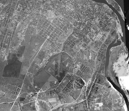 Немецкая аэрофотосъемка Днепропетровска %German aerials of Dnepropetrovsk
Немецкая аэрофотосъемка Днепропетровска. Снимки сделаны 28 августа 1943 года.
Ключевые слова: Днепропетровск,немецкие карты,немецкая аэрофотосъемка