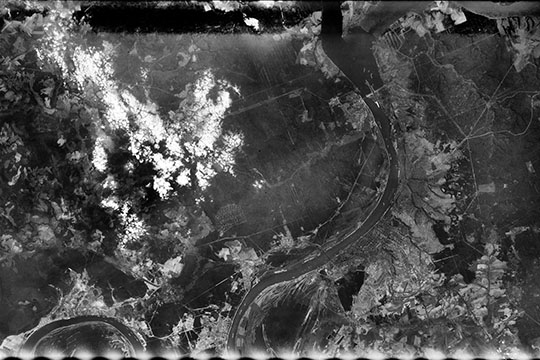 Спутниковый снимок Перми 30.05.62 %Satellite image of Perm
Спутниковый снимок Перми, Краснокамска и окрестностей. Снимок сделан 30 мая года.
Ключевые слова: Пермь,американские карты,города СССР со спутников