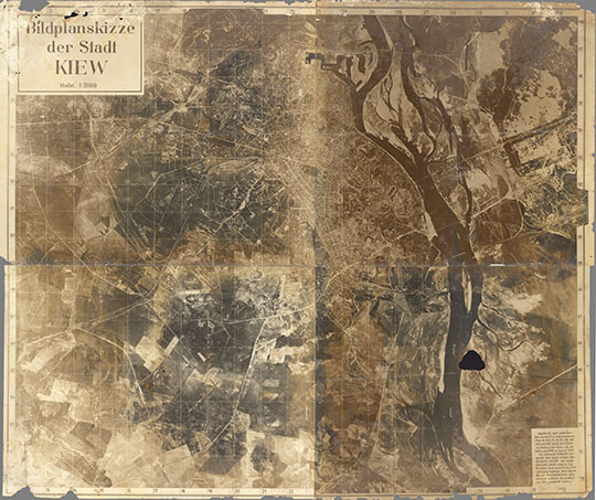 Немецкий план-фотосъемка Киева 1:20К % Bildplanskizze der Stadt Kiew
План города Киева. Масштаб 1:20,000. 88 х 100 см. Bildplanskizze der Stadt Kiew 1:20 000. Vermessungs- Und Karten-Abteilung (Mot.) 608. [German Army - Motorized Surveying & Map Detachment 608].
Ключевые слова: Киев,немецкие карты
