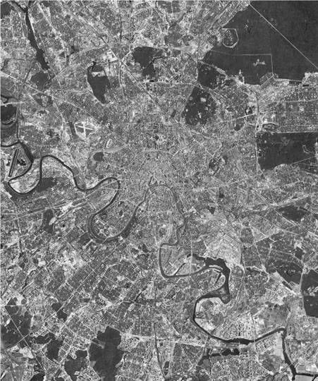 Снимок Москвы со спутника %Moscow satellite picture
Снимки Москвы с американского  спутника, сделанные в начале 1990-х годов
Ключевые слова: города СССР со спутников