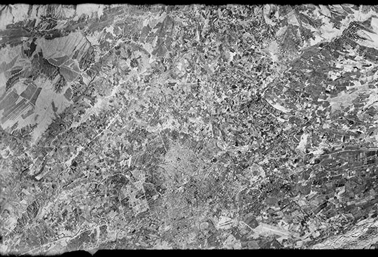 Спутниковый снимок Ташкента 25.09.63 %Satellite image of Tashkent
Спутниковый снимок Ташкента и окрестностей. Снимок сделан 25 сентября 1963 года
Ключевые слова: Ташкент,американские карты,города СССР со спутников