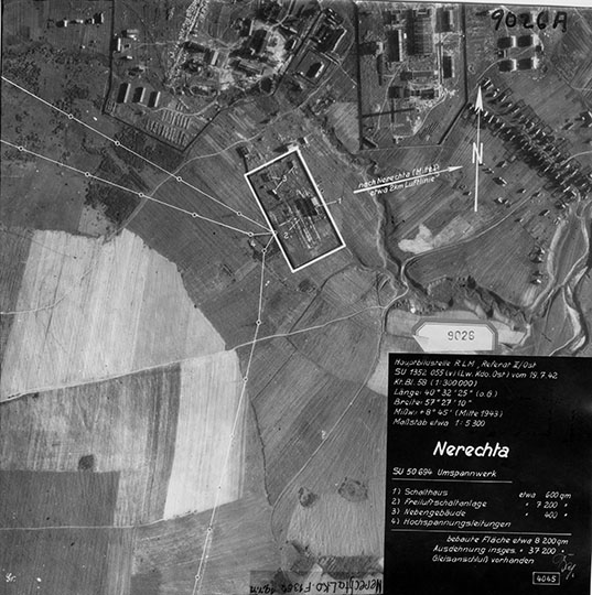 Немецкая аэрофотосъёмка Нерехты %German aerial of Nerekhta
Немецкая аэрофотосъёмка Нерехты Костромской области. Снимок сделан в июле 1942 года.
Ключевые слова: Нерехта,Кострома,немецкая аэрофотосъемка,немецкие карты