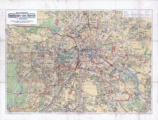 План Берлина 1:25K%Map of Berlin
План Берлина с указанием советской, американской, британской и французской оккупационных зон. SCHWARZ Stadplan von Berlin. Richard Schwarz
Landkartenhandlugn u. Geogr. Verlag, Berlin W35. Масштаб 1:25000. 1946.
Ключевые слова: Берлин,немецкие карты