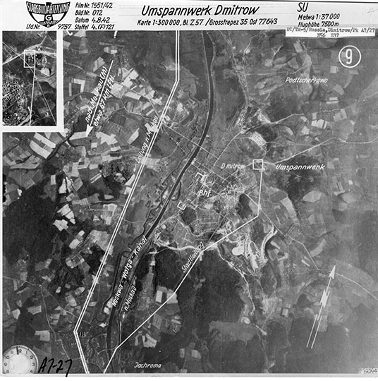 Немецкая аэрофотосъемка Дмитрова % German aerial photo of Dmitrov and vicinity
Немецкая аэрофотосъемка Дмитрова и окрестностей. Снимок сделан 4 августа 1942 года.
Ключевые слова: Дмитров,немецкие карты,немецкая аэрофотосъемка,каналы