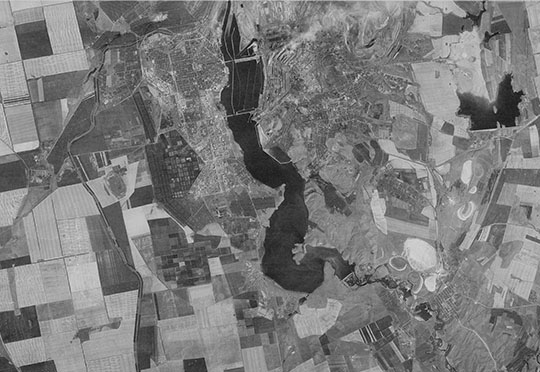 Магнитогорск и окрестности со спутника 29.08.79 %Satellite image of Magnitogorsk
Магнитогорск и окрестности со спутника. Снимок сделан 29 августа 1979 года.
Ключевые слова: Магнитогорск,американские карты,города СССР со спутников