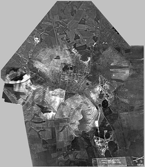 Немецкая аэрофотосъемка Белгорода % German aerial photography of Belgorod
Немецкая аэрофотосъемка Белгорода. Склейка снимков, сделанных 25 сентября, 4 октября и зимой 1941 года.
Ключевые слова: Белгород,немецкие карты,немецкая аэрофотосъемка