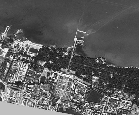 Спутниковый снимок Петергофа 03.07.75 %Satellite picture of Petergof
Спутниковый снимок Петергофа и окрестностей. Снимок сделан 3 июля 1975 года.
Ключевые слова: Петергоф,американские карты,города СССР со спутников