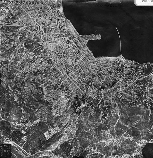 Немецкая аэрофотосъемка Феодосии %Germain aerial of Feodosia
Немецкая аэрофотосъемка Феодосии. 1942-1943 годы.
Ключевые слова: Феодосия,немецкие карты,немецкая аэрофотосъемка