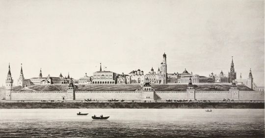 Вид Кремля из-за Москвы-реки
