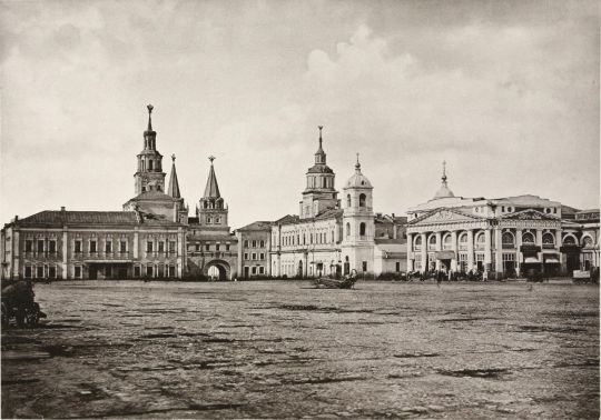 Вид Красной площади
"вид, снятый фотографически до сломки здания присутственных мест, находившегося на месте, на котором построен Исторический музей".
