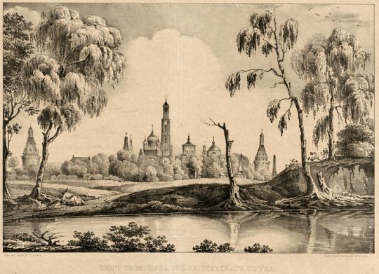 Вид Симонова монастыря от Сергиевского пруда
Вид с юга. Слева - башня Дуло, в центре - Успенский собор., перед ним видна крыша трапезной, за собором - колокольня, правее - церковь Николая Чудотворца, башня Солевая.
