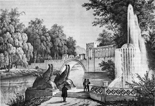 Марфино. Пристань фонтан и мост в парке
