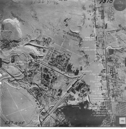 Немецкая аэрофотосъёмка - Тушино
Зимний снимок района Тушино и окрестностей. Обозначены заводы, Тушинский аэродром, Северный речной вокзал, шлюз канала имени Москвы и другие объекты.
