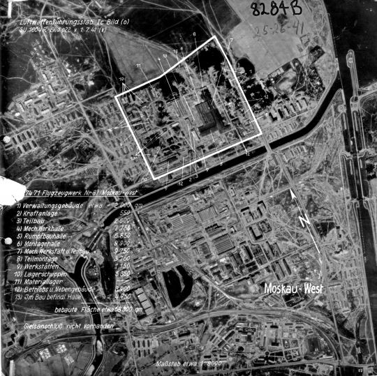 Немецкая аэрофотосъёмка - Тушино
Снимок района Тушино и окрестностей. Обозначен Тушинский машиностроительный завод.
