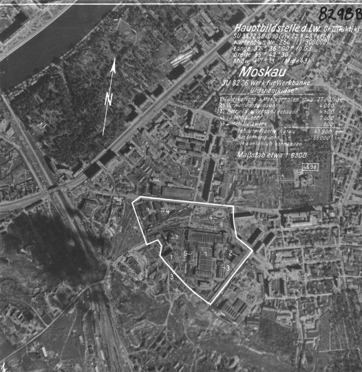 Немецкая аэрофотосъёмка - Калужская застава
Снимок района Калужской заставы (ныне площадь Гагарина). Обозначен завод им. Серго Орджоникидзе.
