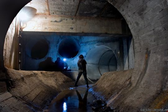 Вид реки Пресни в подземном коллекторе - 2
Это современная часть коллектора, построенная вдоль Грузинского Вала в 2009 году
