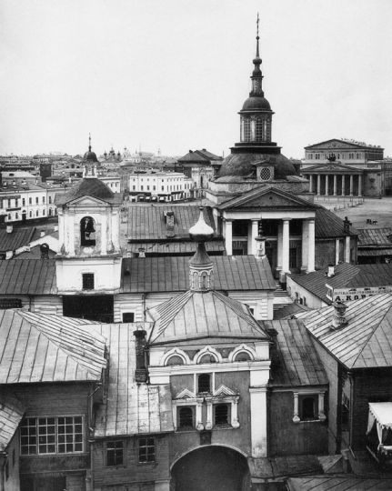 Общий вид Греческого Николаевского монастыря со стороны соседнего Богоявленского монастыря
Москва. Общий вид Греческого Николаевского монастыря со стороны соседнего Богоявленского монастыря. На первом плане надвратная церковь Богоявленского монастыря во имя Рождества Иоанна Предтечи, сломанная в 1905 году. За ней Никольский собор Греческого монастыря и старая колокольня.
