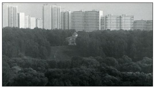 Усадьба Братцево
Усадьба Братцево показана с со стороны будущего Митино.
Ключевые слова: Усадьба Братцево из далека;